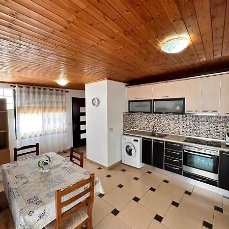 Bushati Apartment *